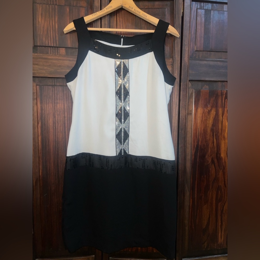 Taylor Black and White Geometric Mini Dress‎
